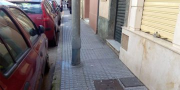 Tramo de acera imposible para personas en silla de ruedas / FOTO: La Zancada