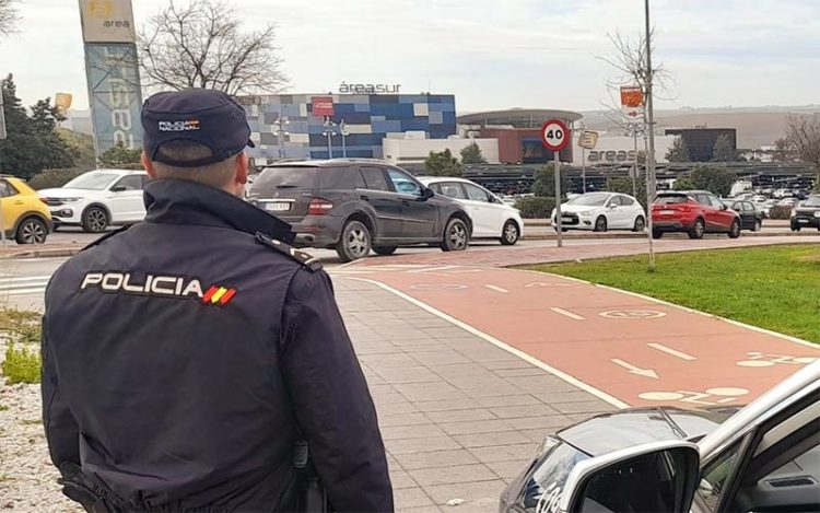 Agente de la Policía Nacional, vigilante / FOTO: Policía Nacional