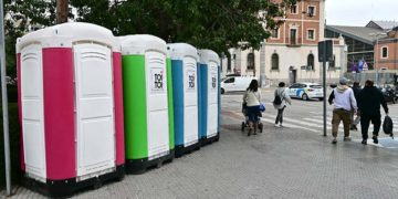Los aseos portátiles se han plantado por todo Cádiz / FOTO: Eulogio García