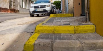 La calle presenta escalones en uno de sus laterales / FOTO: Ayto.