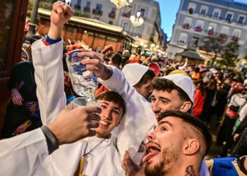 La 'fiesta' en los alrededores del mercado / FOTO: Eulogio García
