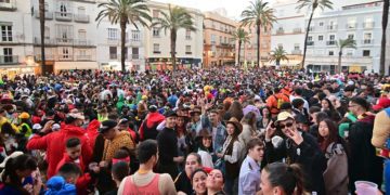 Macrobotellón del primer sábado de fiesta / FOTO: Eulogio García
