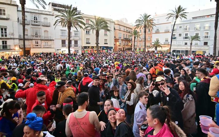 Macrobotellón del primer sábado de fiesta / FOTO: Eulogio García