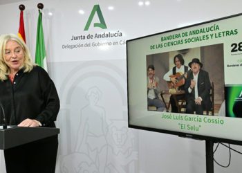 Colombo presentando a los premiados / FOTO: Eulogio García