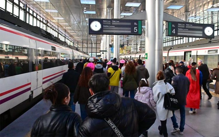 La estación de tren de Cádiz en carnaval / FOTO: Eulogio García