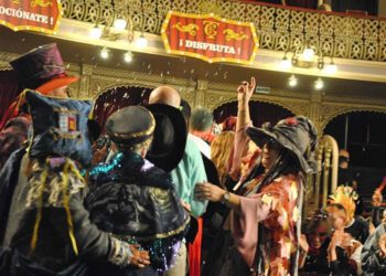 Disfrutando de la final en el teatro, sin móvil / FOTO: DBC