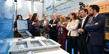 Conociendo detalles del flamante equipamiento / FOTO: Eulogio García