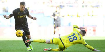 Alejo esquivando a un rival / FOTO: Cádiz CF
