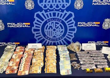 Dinero y drogas intervenidas en el registro domiciliario / FOTO: Policía Nacional