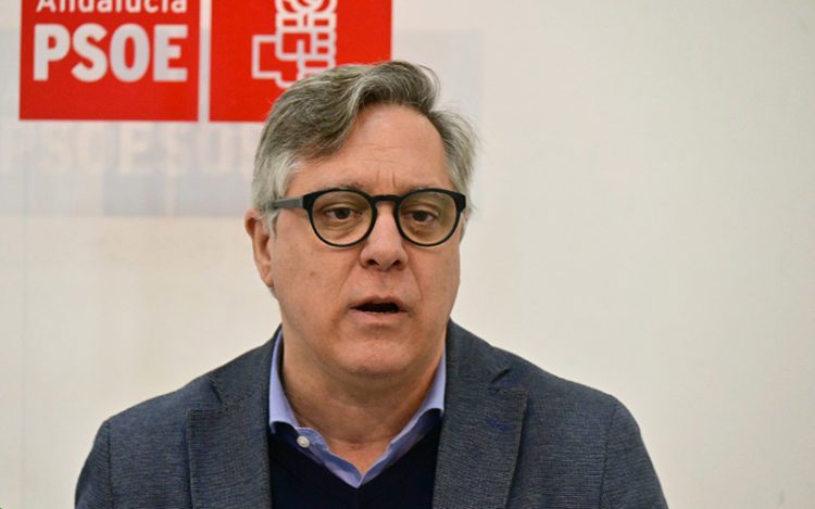 El portavoz socialista en rueda de prensa / FOTO: Eulogio García