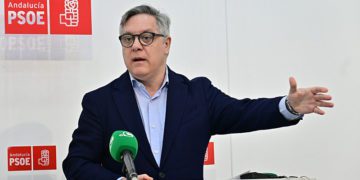 El portavoz socialista en rueda de prensa / FOTO: Eulogio García