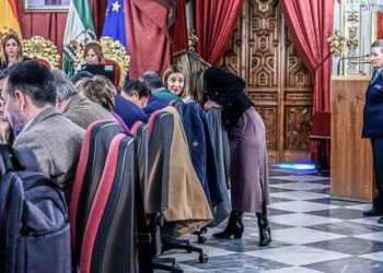 La bancada socialista en un momento del pleno / FOTO: Eulogio García