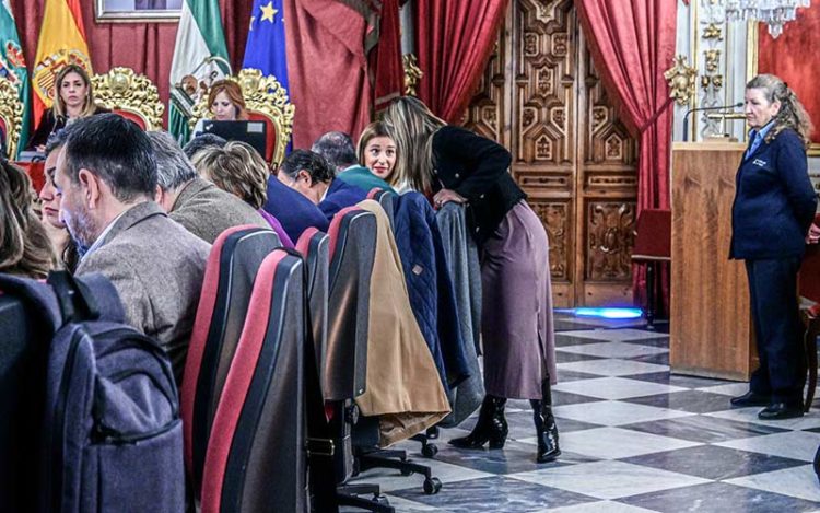 La bancada socialista en un momento del pleno / FOTO: Eulogio García