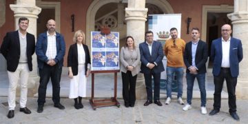 Presentando el cartel del evento / FOTO: Ayto.