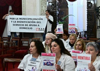Protesta de la plantilla en el pleno de enero / FOTO: Eulogio García