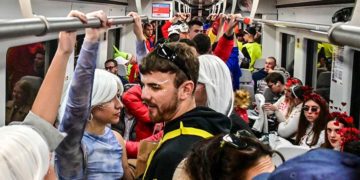 Un vagón abarrotado, en Carnaval / FOTO: Eulogio García