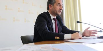 El concejal de Movilidad explicando los cambios de la ordenanza / FOTO: Ayto.