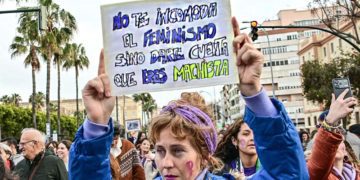 Uno de las pancartas en la mani feminista / FOTO: Eulogio García