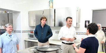 Conociendo las cocinas y a las cocineras del comedor social / FOTO: Ayto.
