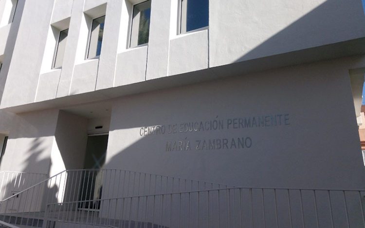 Detalle de la fachada del CEPER isleño / FOTO: DBC