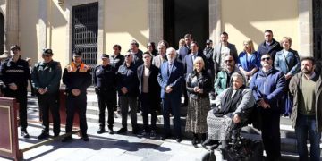 Concentración a las puertas del Consistorio jerezano / FOTO: Ayto.