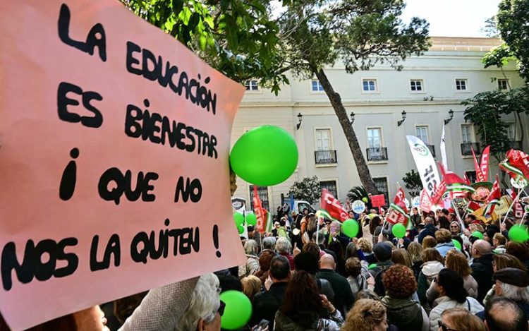 Notable protesta en la plaza Mina / FOTO: Eulogio García