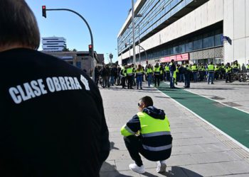 Compañeros de Acerinox han participado en la concentración de apoyo / FOTO: Eulogio García