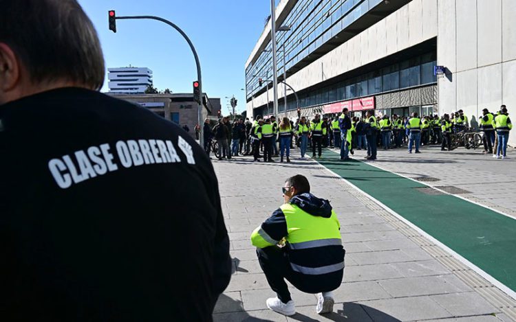 Compañeros de Acerinox han participado en la concentración de apoyo / FOTO: Eulogio García