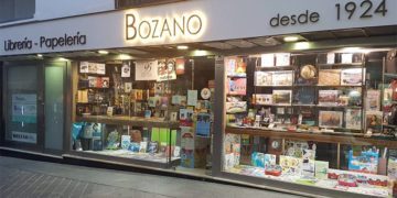 El escaparate de la librería al inicio de la calle Rosario / FOTO: Librería Bozano