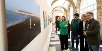 Recorrido inaugural por la muestra / FOTO: Diputación