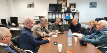 Reunidos en la sede vecinal / FOTO: PSOE
