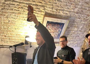 El representante de 'El hum' celebrado su premio / FOTO: cedida