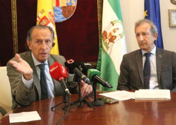 El alcalde compareciendo junto al edil de Urbanismo / FOTO: Ayto.
