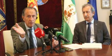 El alcalde compareciendo junto al edil de Urbanismo / FOTO: Ayto.