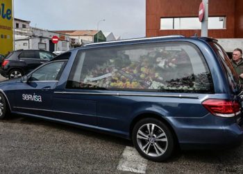 El cuerpo de Carlos Díaz tras horas de velatorio / FOTO: Eulogio García