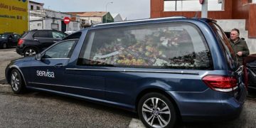 El cuerpo de Carlos Díaz tras horas de velatorio / FOTO: Eulogio García