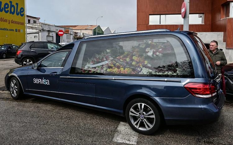 El cuerpo de Carlos Díaz tras horas de velatorio / FOTO: Eulogio García