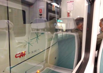 Viajando en el tranvía metropolitano / FOTO: DBC