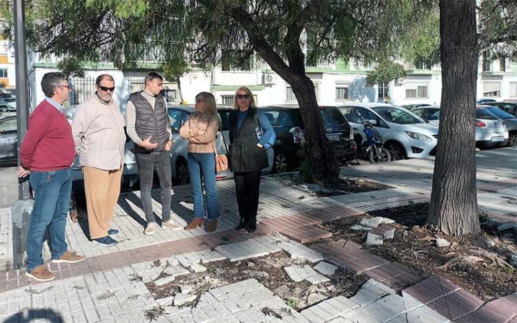 Representantes socialistas visitando Pinillo Chico / FOTO: PSOE