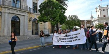 Una pasada protesta de funcionarios de justicia a las puertas de la Audiencia / FOTO: Eulogio García