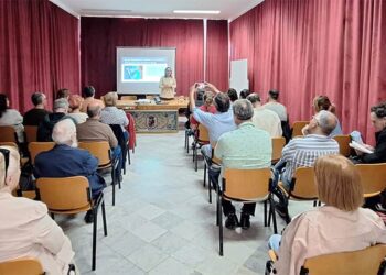 La alcaldesa participando en la jornada celebrada en la Casa de la Juventud / FOTO: Ayto.