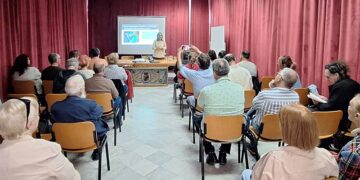 La alcaldesa participando en la jornada celebrada en la Casa de la Juventud / FOTO: Ayto.