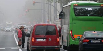 Mañana de tráfico en la avenida principal de Cádiz / FOTO: Eulogio García