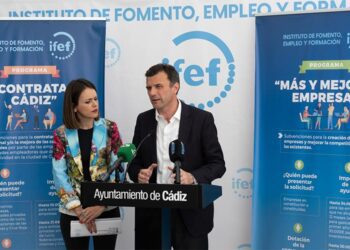 Presentando las nuevas ayudas del IFEF / FOTO: Ayto.