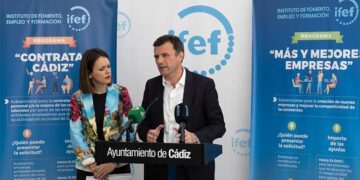 Presentando las nuevas ayudas del IFEF / FOTO: Ayto.