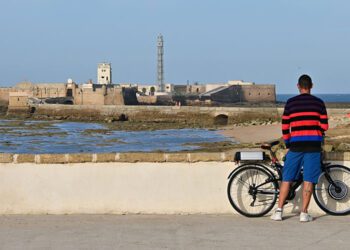 Marea baja en La Caleta / FOTO: Eulogio García
