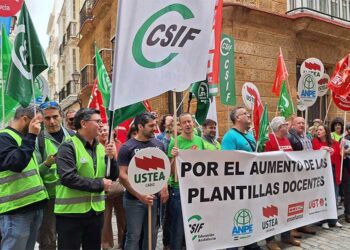 Concentración sindical ante la delegación territorial en Cádiz / FOTO: CSIF