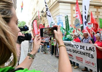 Concentración sindical ante la delegación territorial en Cádiz / FOTO: Eulogio García