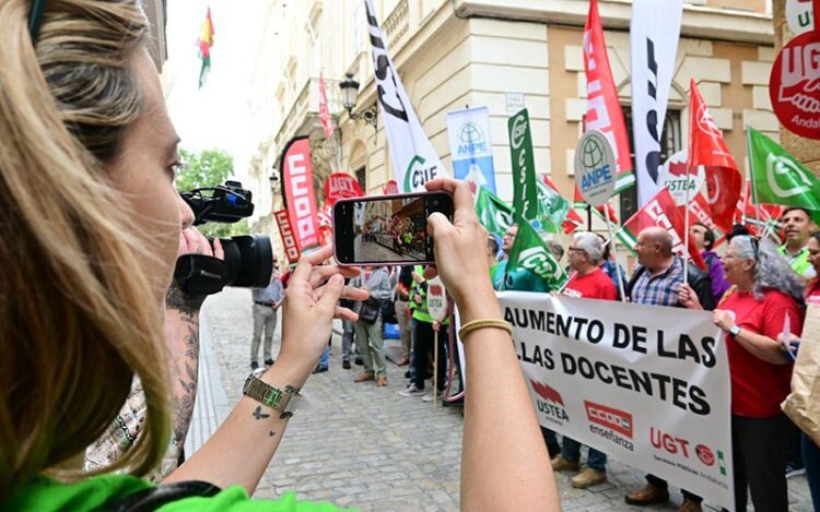 Concentración sindical ante la delegación territorial en Cádiz / FOTO: Eulogio García