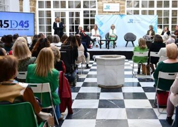 Un momento de la mesa redonda / FOTO: Eulogio García